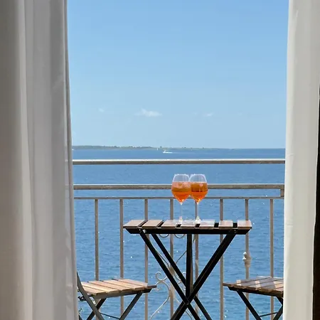 Abuela Teta - Sea Front Apartment *